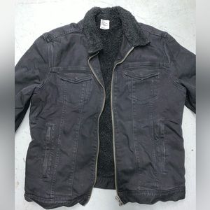 Men’s H&M fleece lined denim jacket in black. Size Large.
